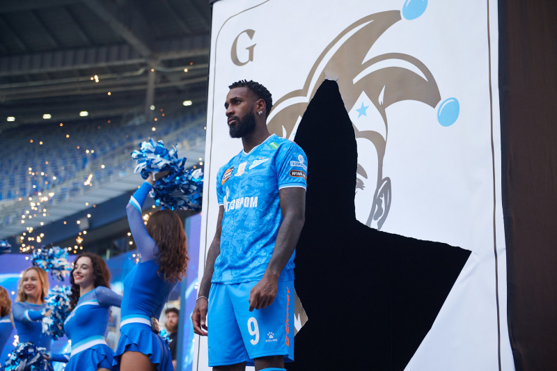 Презентация Жерсона на сцене