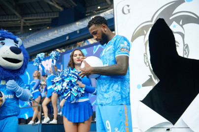 Презентация Жерсона на сцене