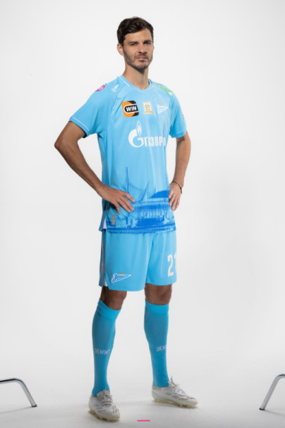 Фотосессия полузащитника ФК «Зенит» Александра Ерохина