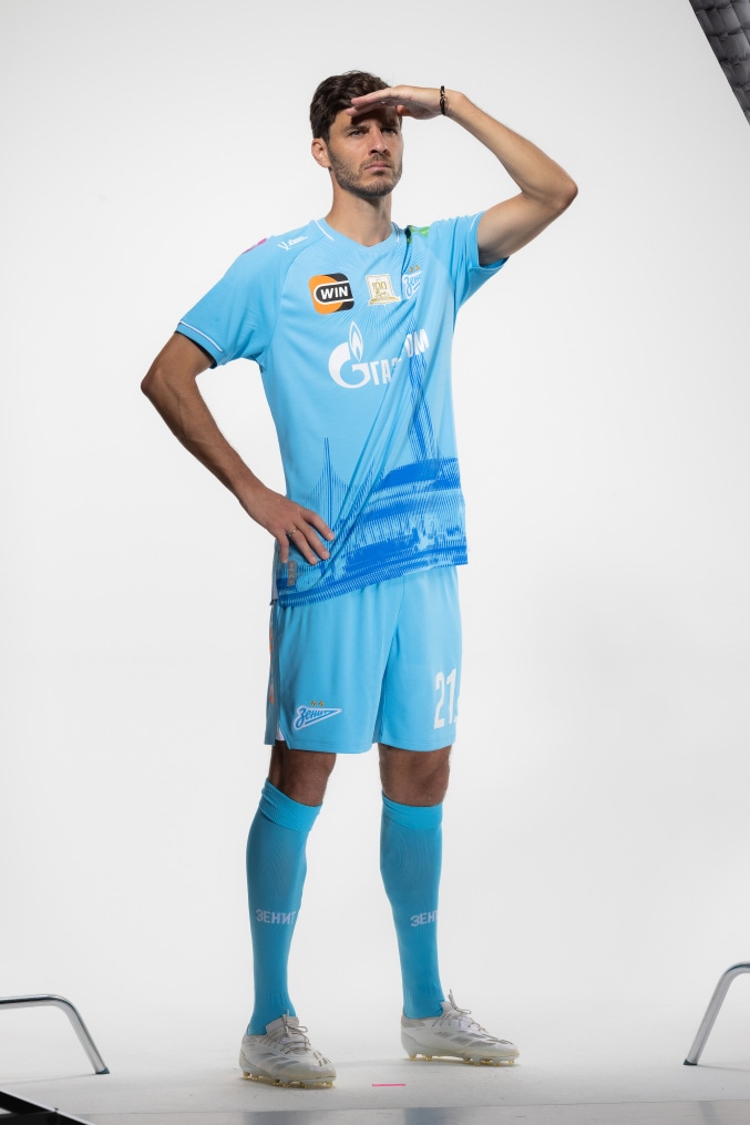 Фотосессия полузащитника ФК «Зенит» Александра Ерохина