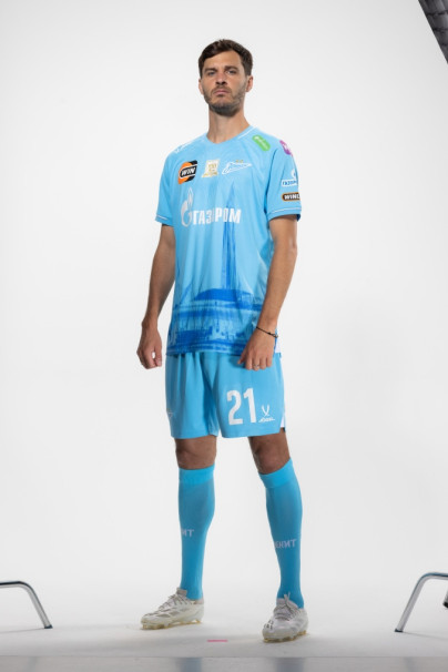 Фотосессия полузащитника ФК «Зенит» Александра Ерохина