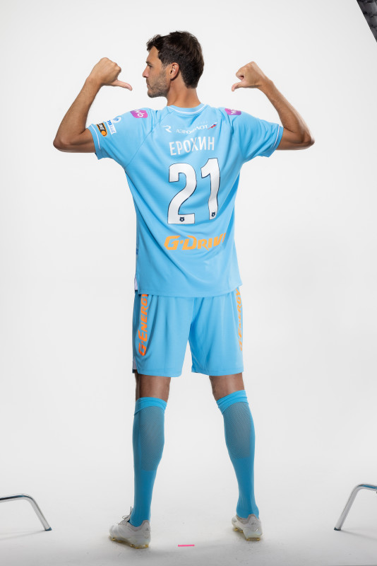 Фотосессия полузащитника ФК «Зенит» Александра Ерохина