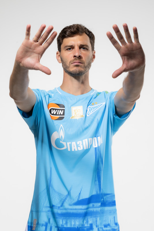 Фотосессия полузащитника ФК «Зенит» Александра Ерохина