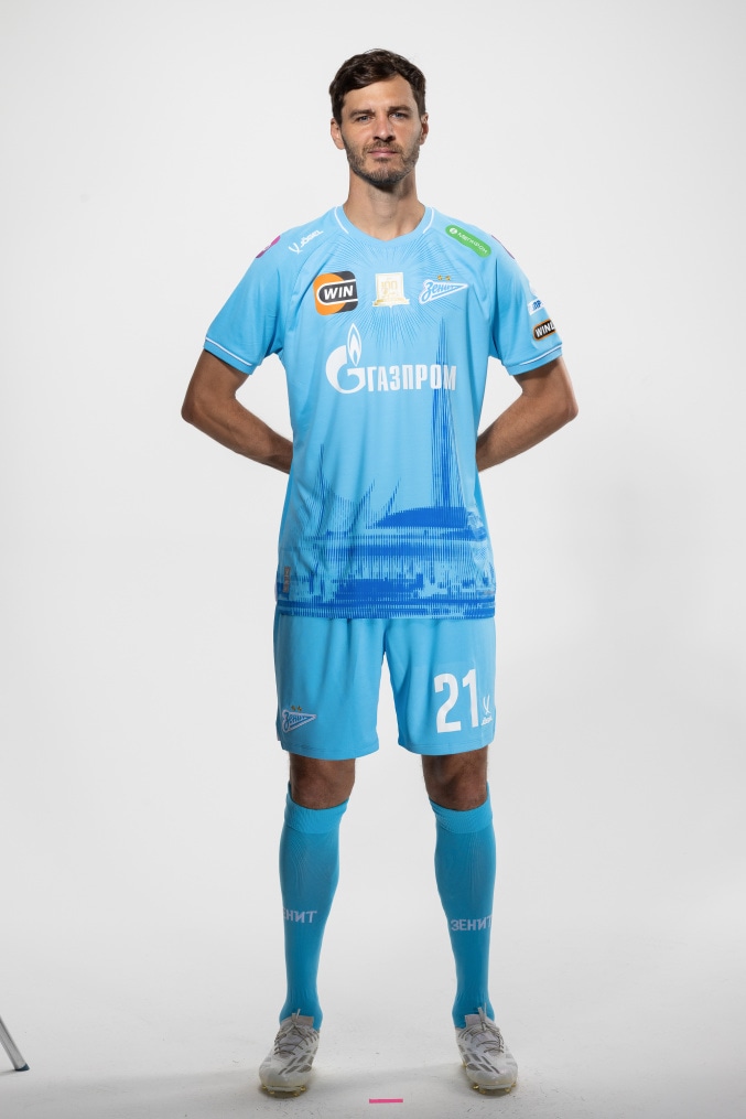 Фотосессия полузащитника ФК «Зенит» Александра Ерохина