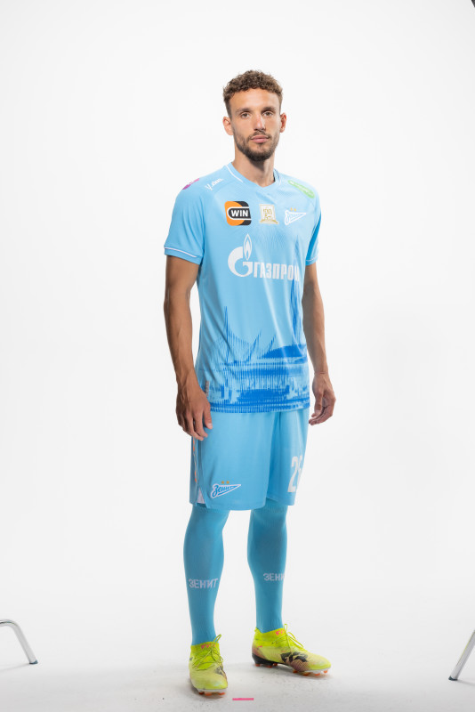 Защитник ФК «Зенит» Страхиня Эракович