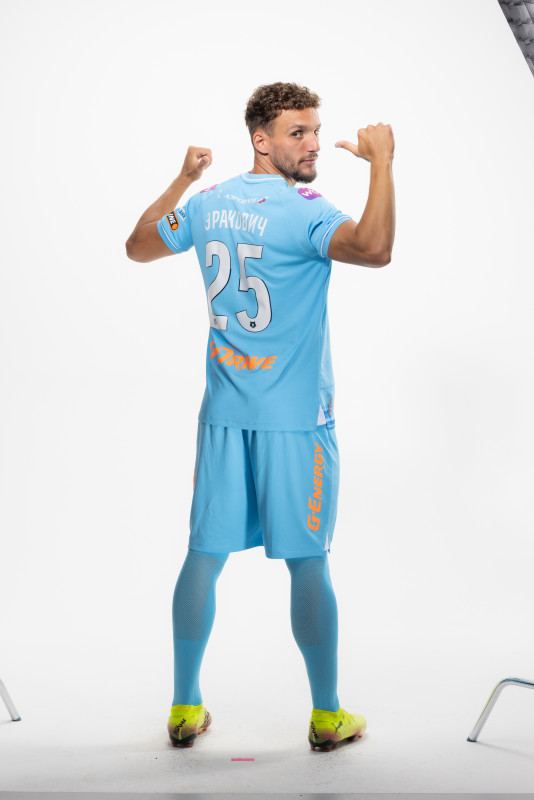 Защитник ФК «Зенит» Страхиня Эракович