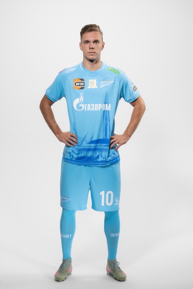 Фотосессия полузащитника ФК «Зенит» Максима Глушенкова