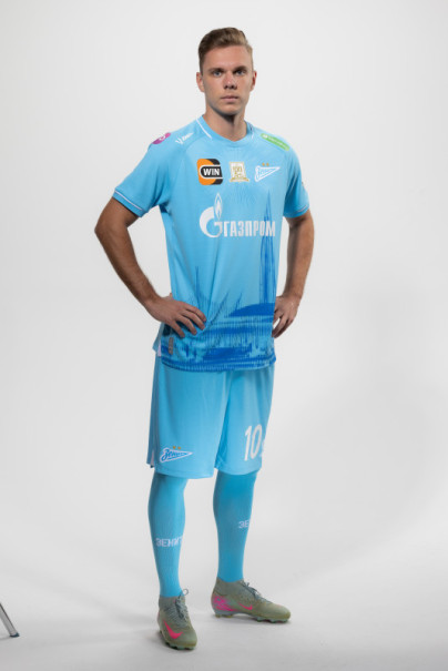 Фотосессия полузащитника ФК «Зенит» Максима Глушенкова