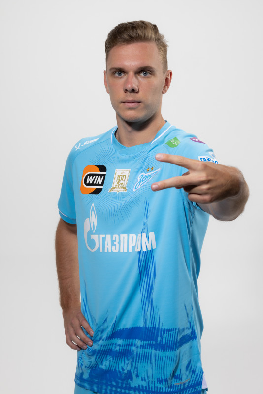 Фотосессия полузащитника ФК «Зенит» Максима Глушенкова