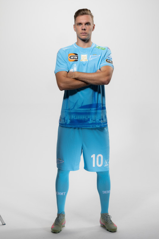 Фотосессия полузащитника ФК «Зенит» Максима Глушенкова