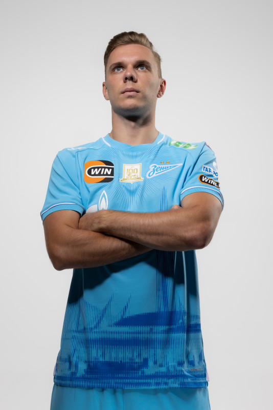 Фотосессия полузащитника ФК «Зенит» Максима Глушенкова