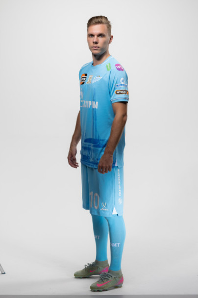 Фотосессия полузащитника ФК «Зенит» Максима Глушенкова