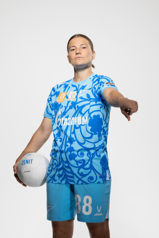 Фотосессия основного состава женского футбольного клуба «Зенит» сезона 2025/2026 (Jogel).