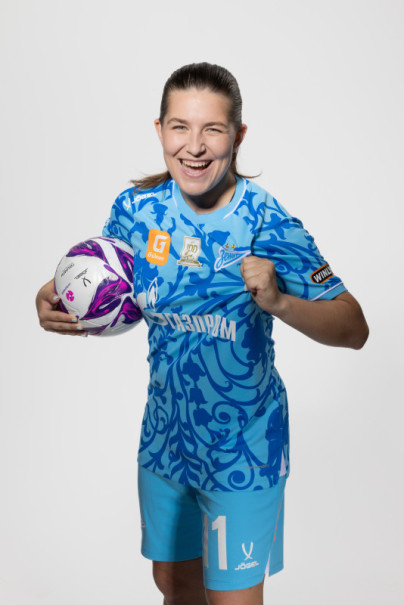 Фотосессия основного состава женского футбольного клуба «Зенит» сезона 2025/2026 (Jogel).