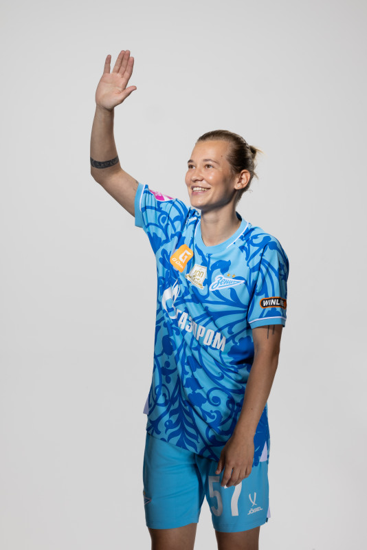 Фотосессия основного состава женского футбольного клуба «Зенит» сезона 2025/2026 (Jogel).