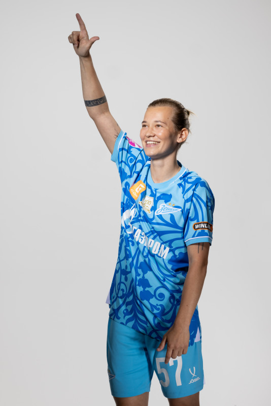 Фотосессия основного состава женского футбольного клуба «Зенит» сезона 2025/2026 (Jogel).