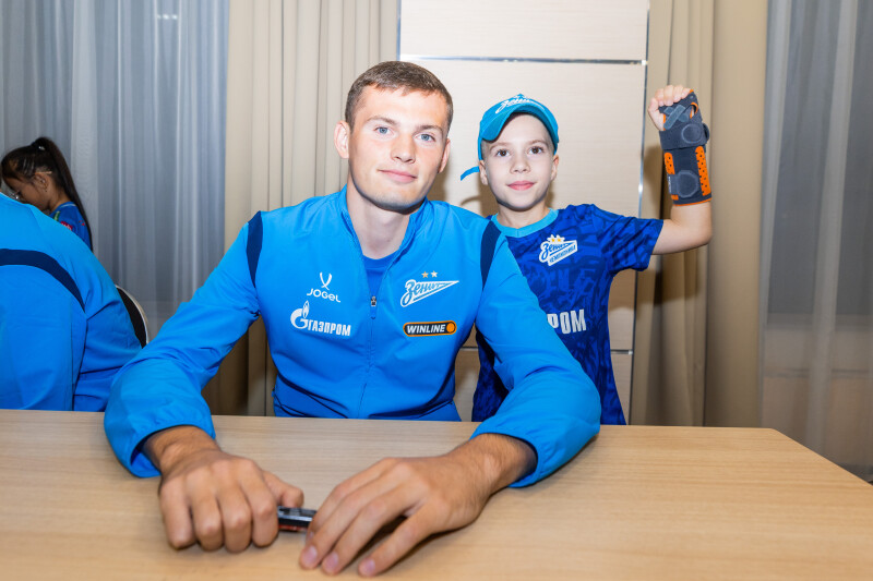 Автограф-сессия для детей из школ «Зенит-Чемпионика» в Краснодаре