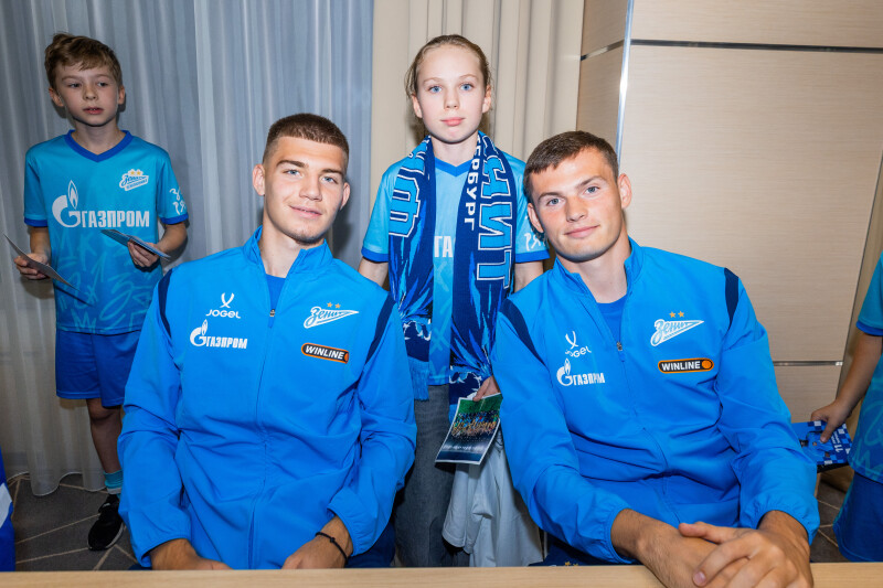 Автограф-сессия для детей из школ «Зенит-Чемпионика» в Краснодаре