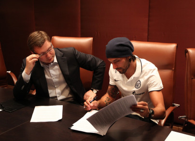 Данни, полузащитник ФК «Зенит» подписал новый контракт с Зенитом