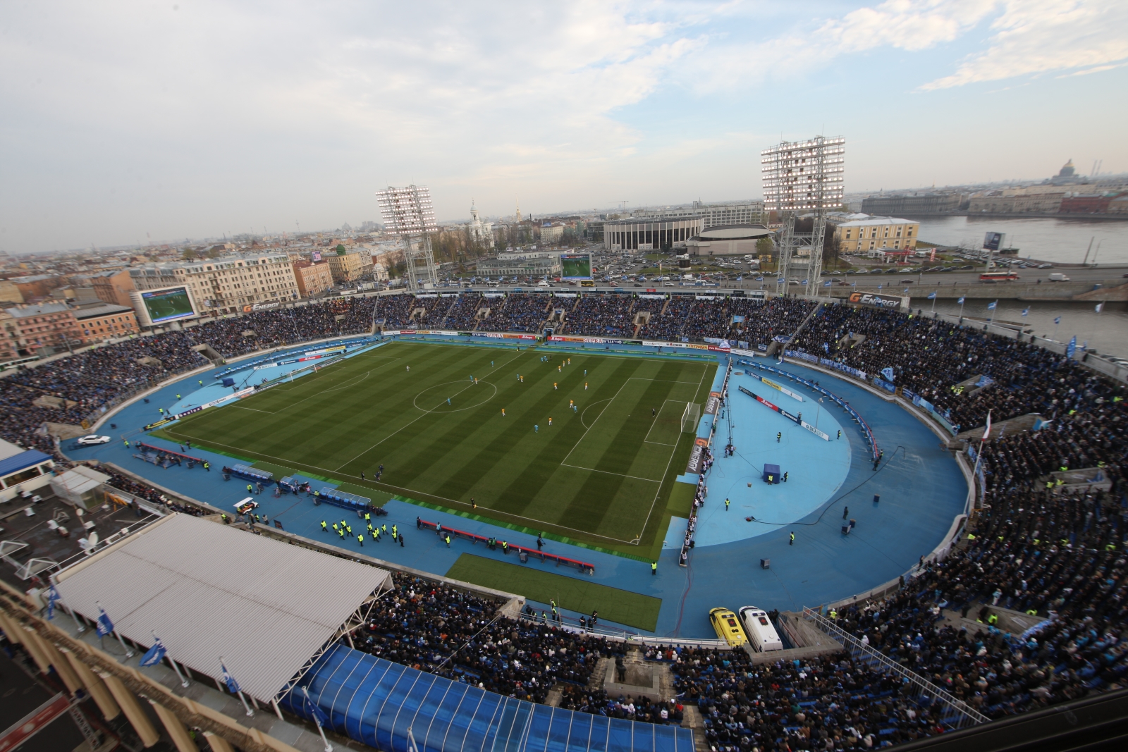 Вид большой арены стадиона Петровский