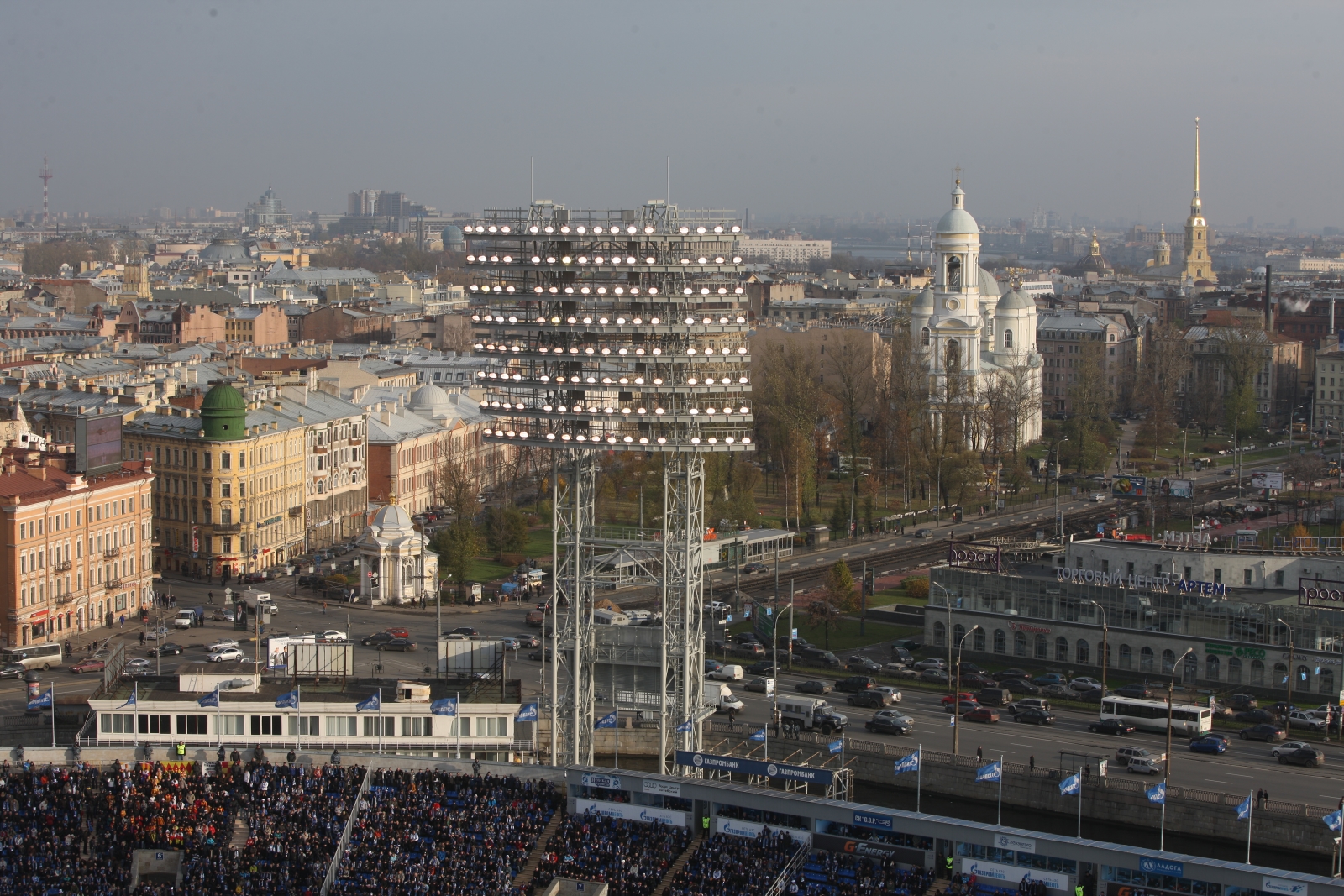Вид большой арены стадиона Петровский