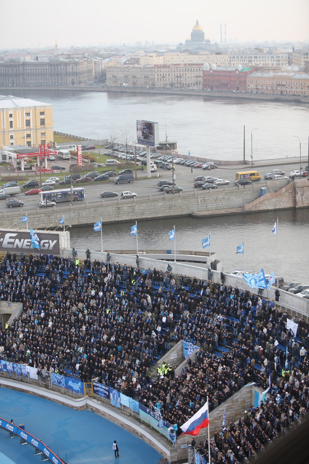 Вид большой арены стадиона Петровский