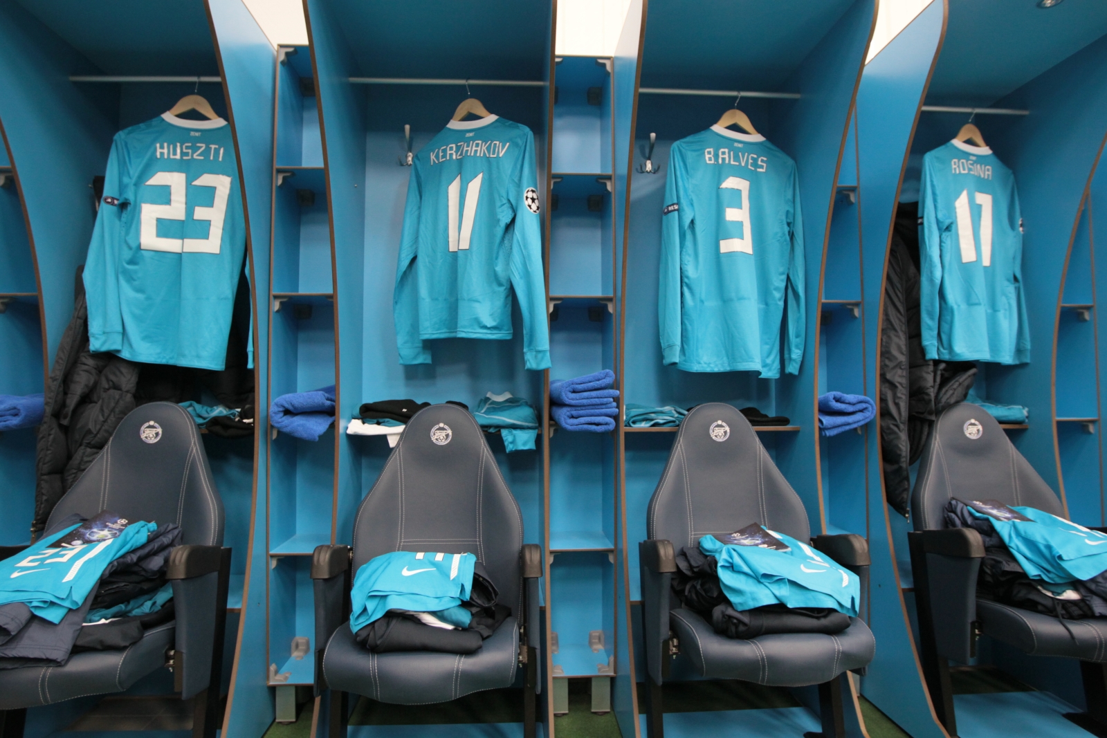 Раздевалка «Зенита» перед матчем  Лиги чемпионов УЕФА 2011/2012 с «Бенфикой»