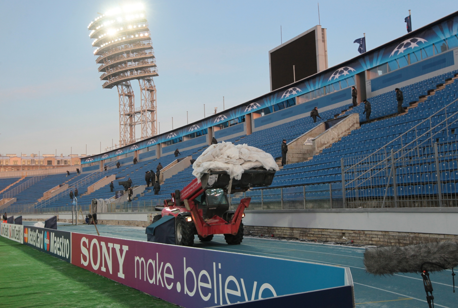 Раздевалка «Зенита» перед матчем  Лиги чемпионов УЕФА 2011/2012 с «Бенфикой»