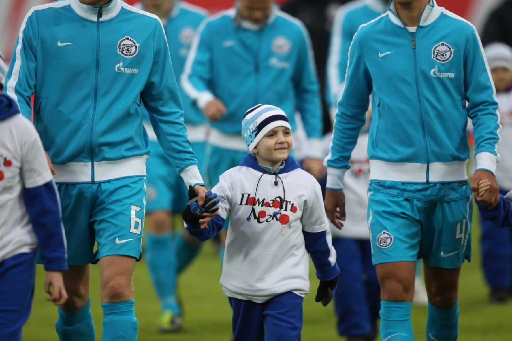 Кто такой шатара милош. Рязанцев футболист рубин. Красивые футбольные эмблемы. Ницца футбольный клуб эмблема. Еуроборг стадион.