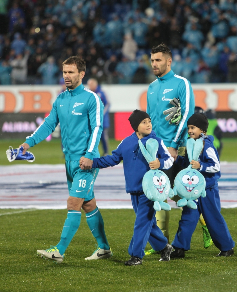 Дети из группы поддержки «Зенит-Фан»