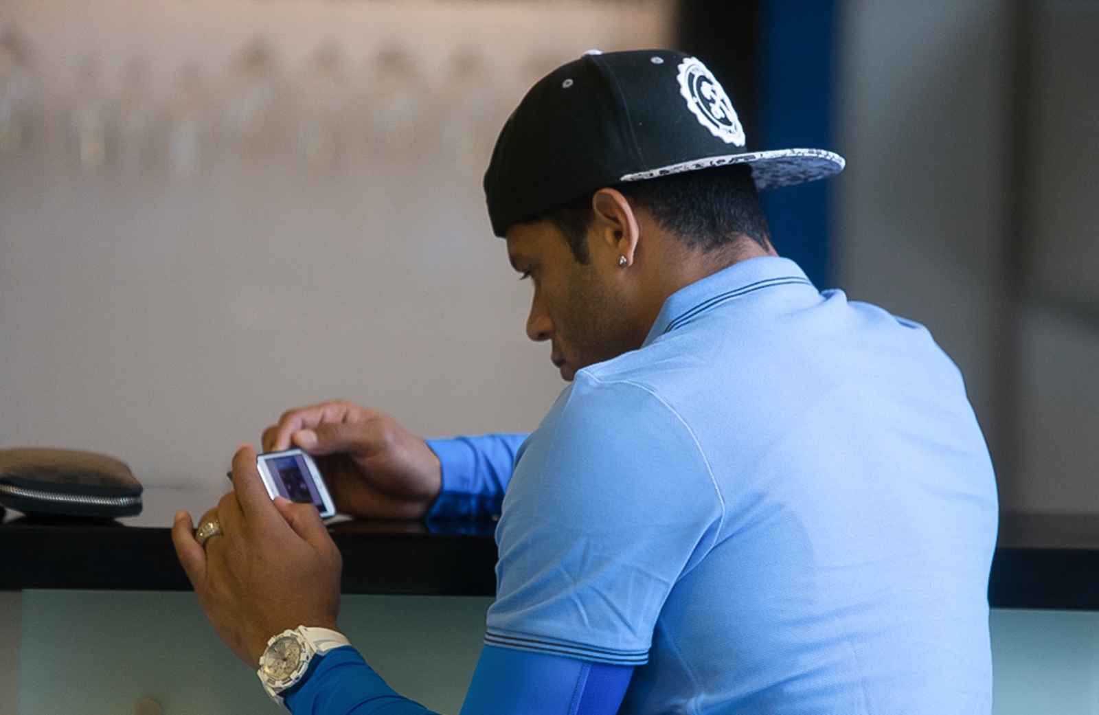 Сине-бело-голубые по дороге в Бельгию: фоторепортаж из «Пулково»