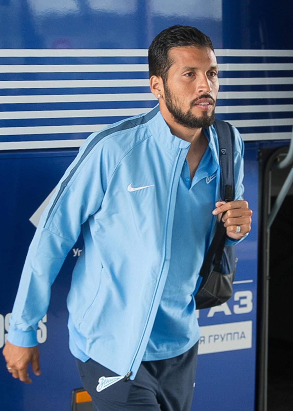 Сине-бело-голубые по дороге в Бельгию: фоторепортаж из «Пулково»