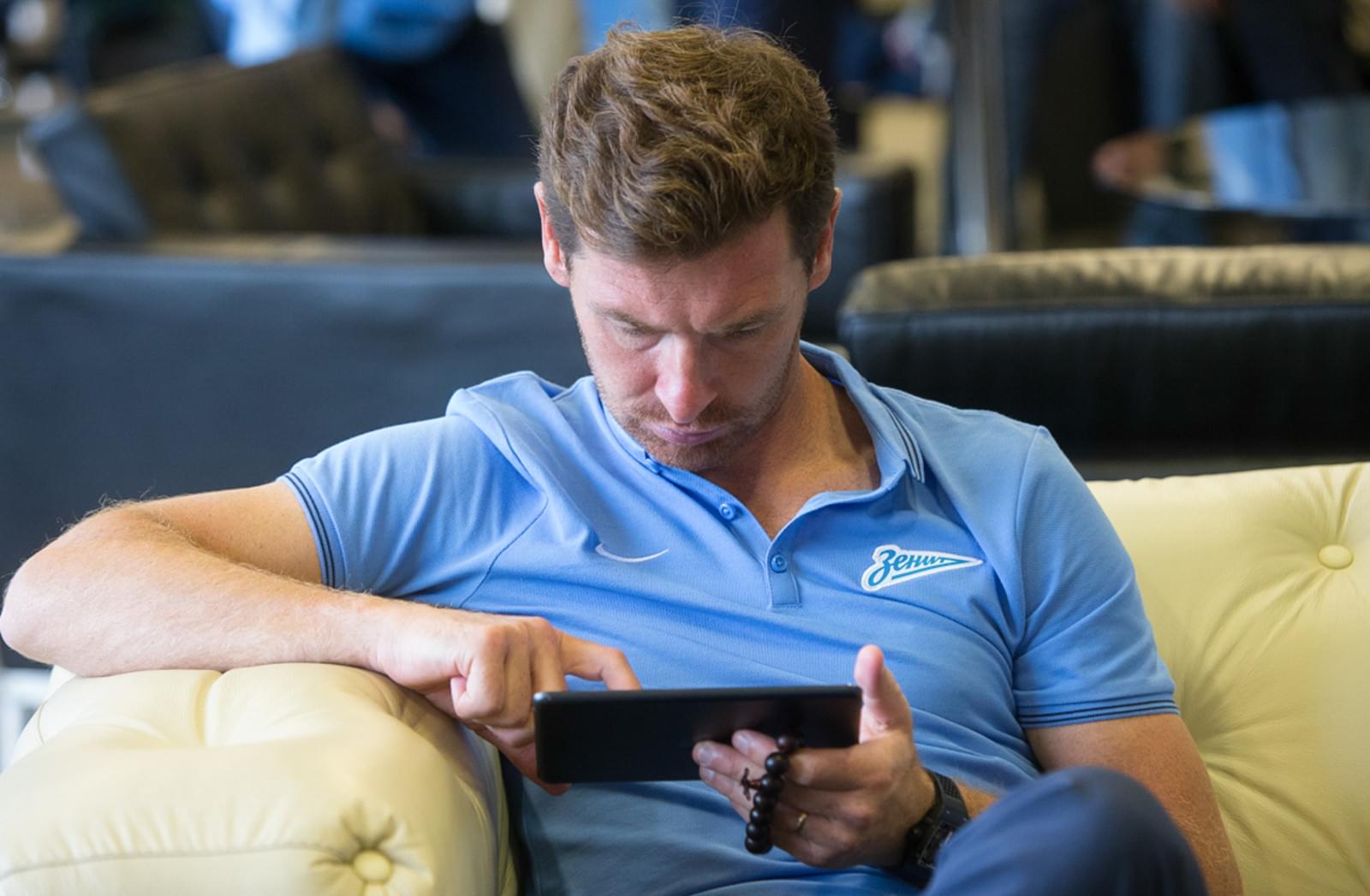 Сине-бело-голубые по дороге в Бельгию: фоторепортаж из «Пулково»