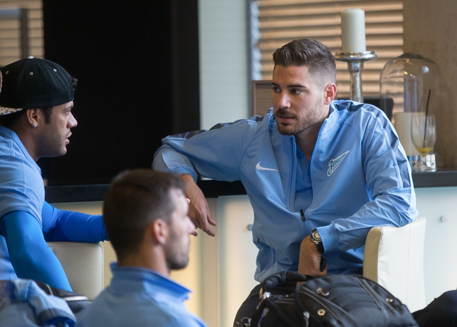 Сине-бело-голубые по дороге в Бельгию: фоторепортаж из «Пулково»