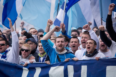 Шествие болельщиков ФК «Зенит» от Стрелки Васильевского острова до стадиона «Петровский» перед  матчем «Уфа» — «Зенит»