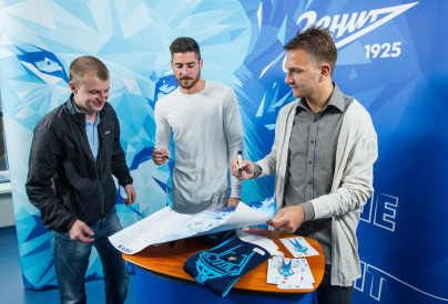 Автограф сессия Доменико Кришито и Хави Гарсия для победителей конкурса прогнозов от Газпром
