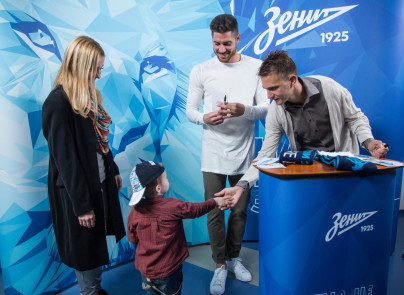 Автограф сессия Доменико Кришито и Хави Гарсия для победителей конкурса прогнозов от Газпром