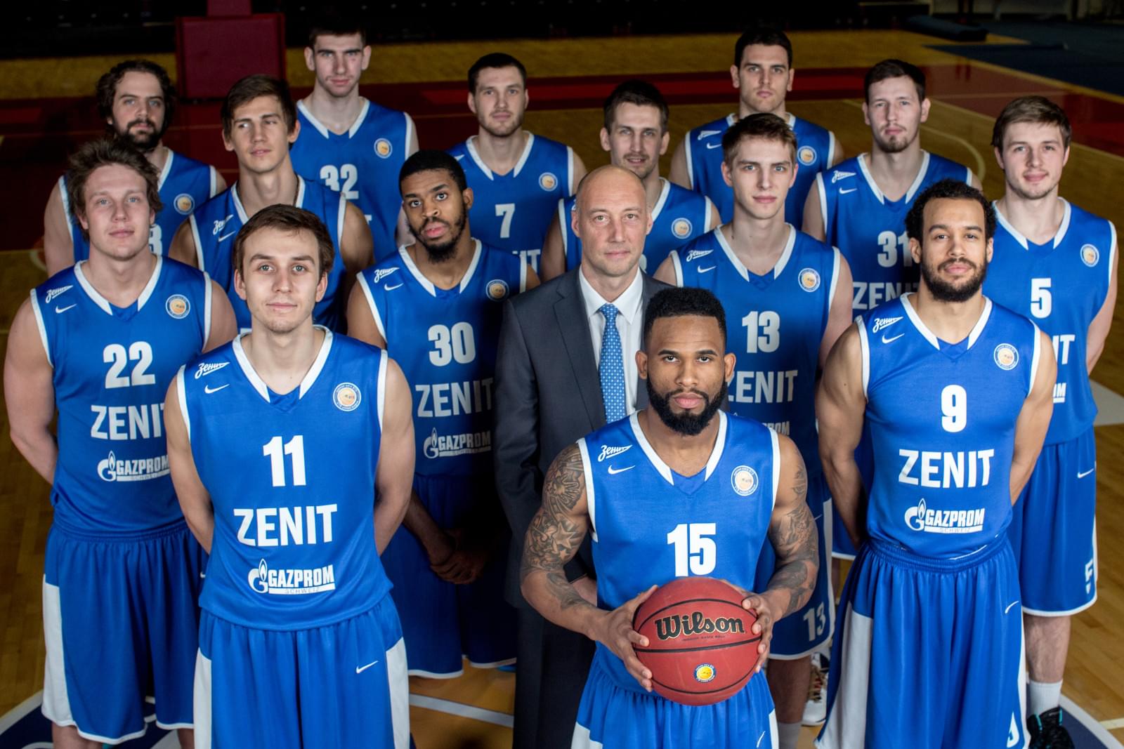 Общекомандная фотосессия основного состава БК «Зенит»