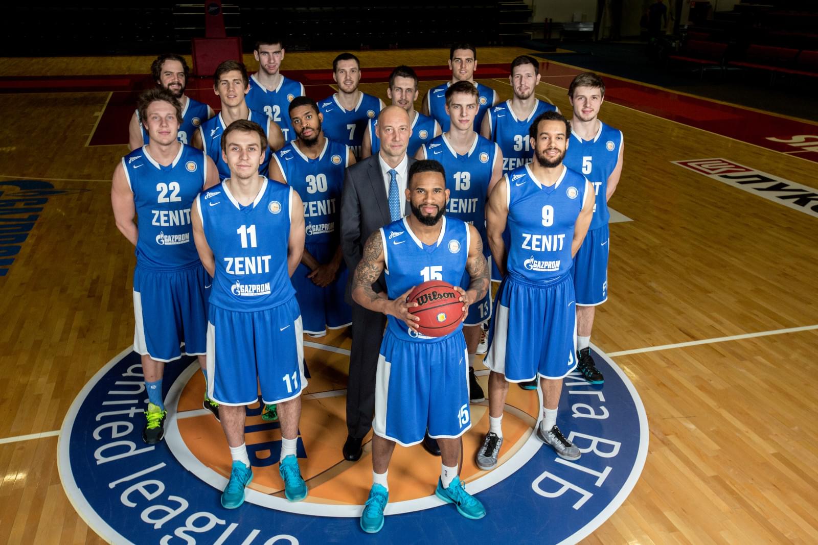 Общекомандная фотосессия основного состава БК «Зенит»