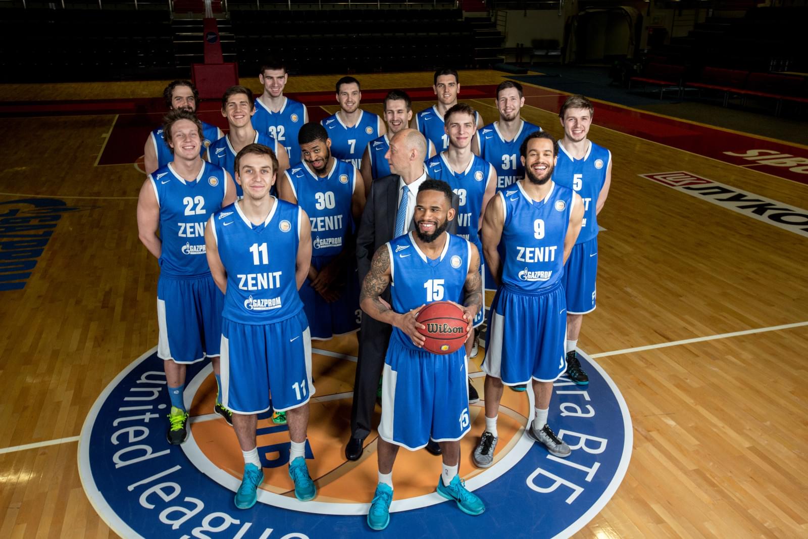 Общекомандная фотосессия основного состава БК «Зенит»