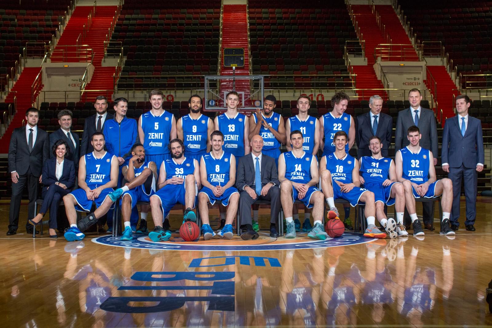Общекомандная фотосессия основного состава БК «Зенит»