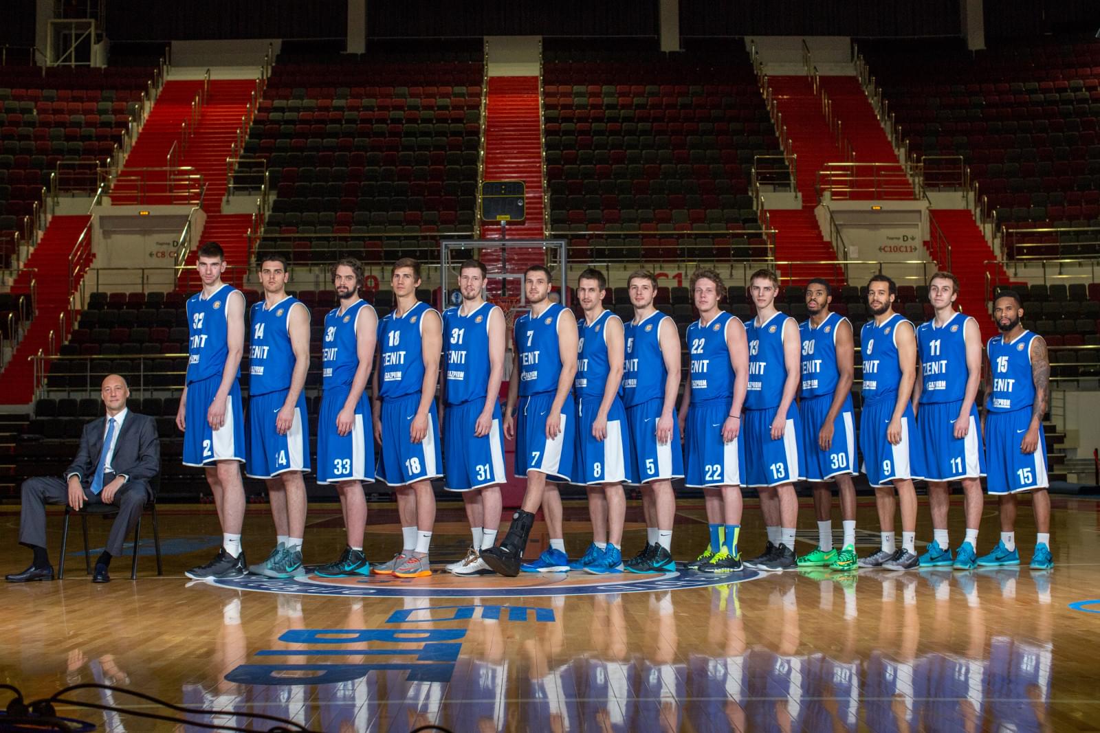 Общекомандная фотосессия основного состава БК «Зенит»