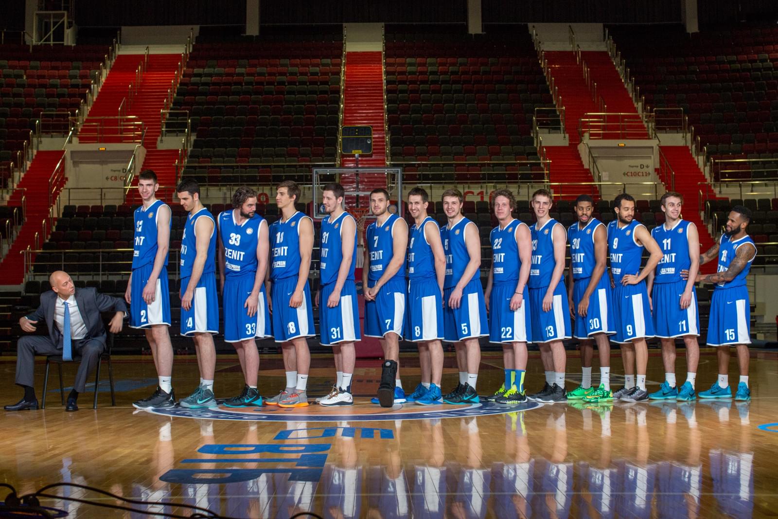 Общекомандная фотосессия основного состава БК «Зенит»