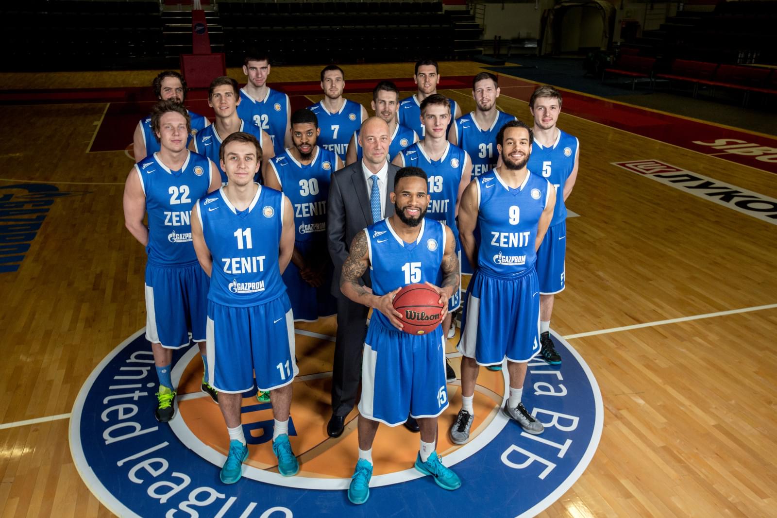 Общекомандная фотосессия основного состава БК «Зенит»