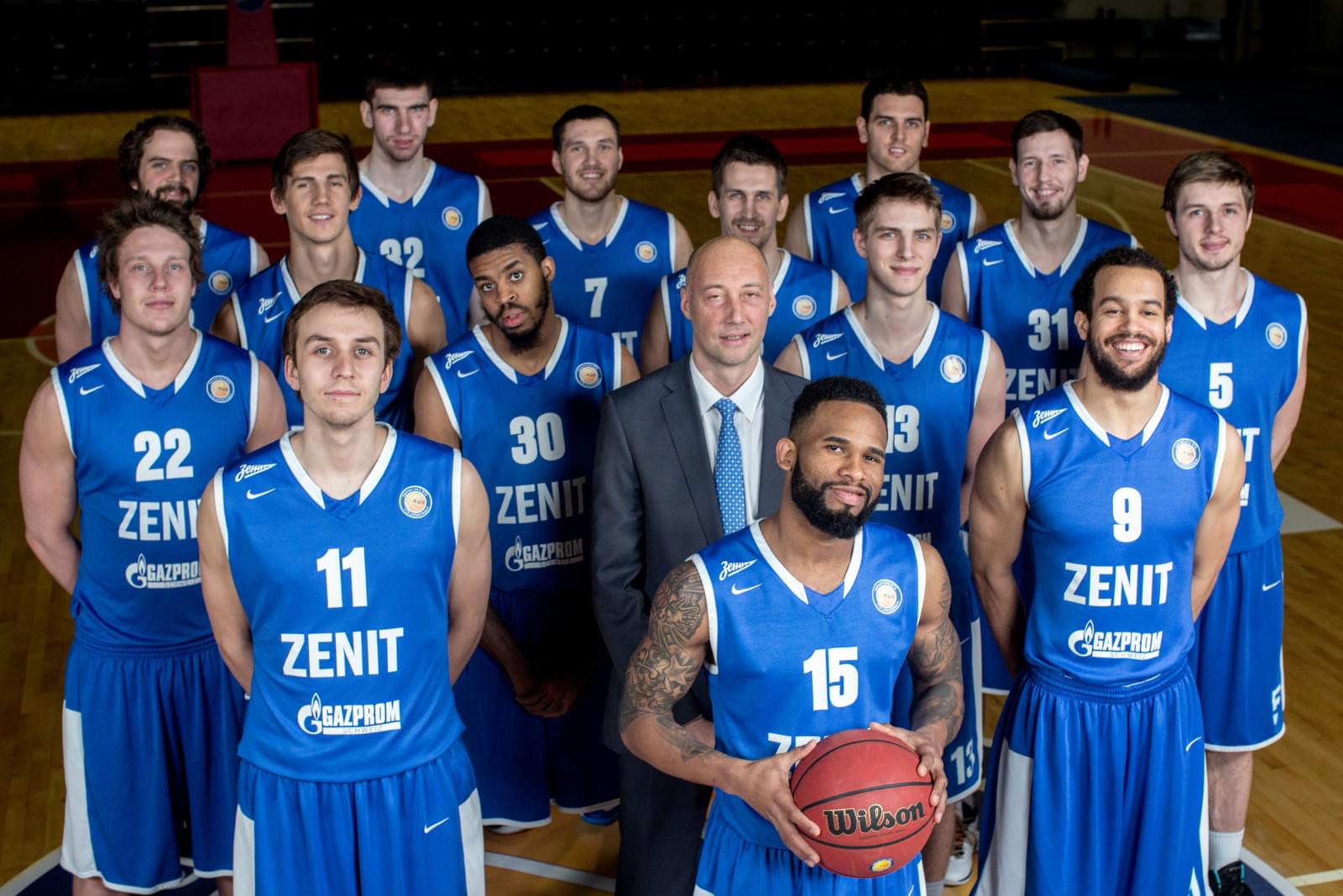 Общекомандная фотосессия основного состава БК «Зенит»