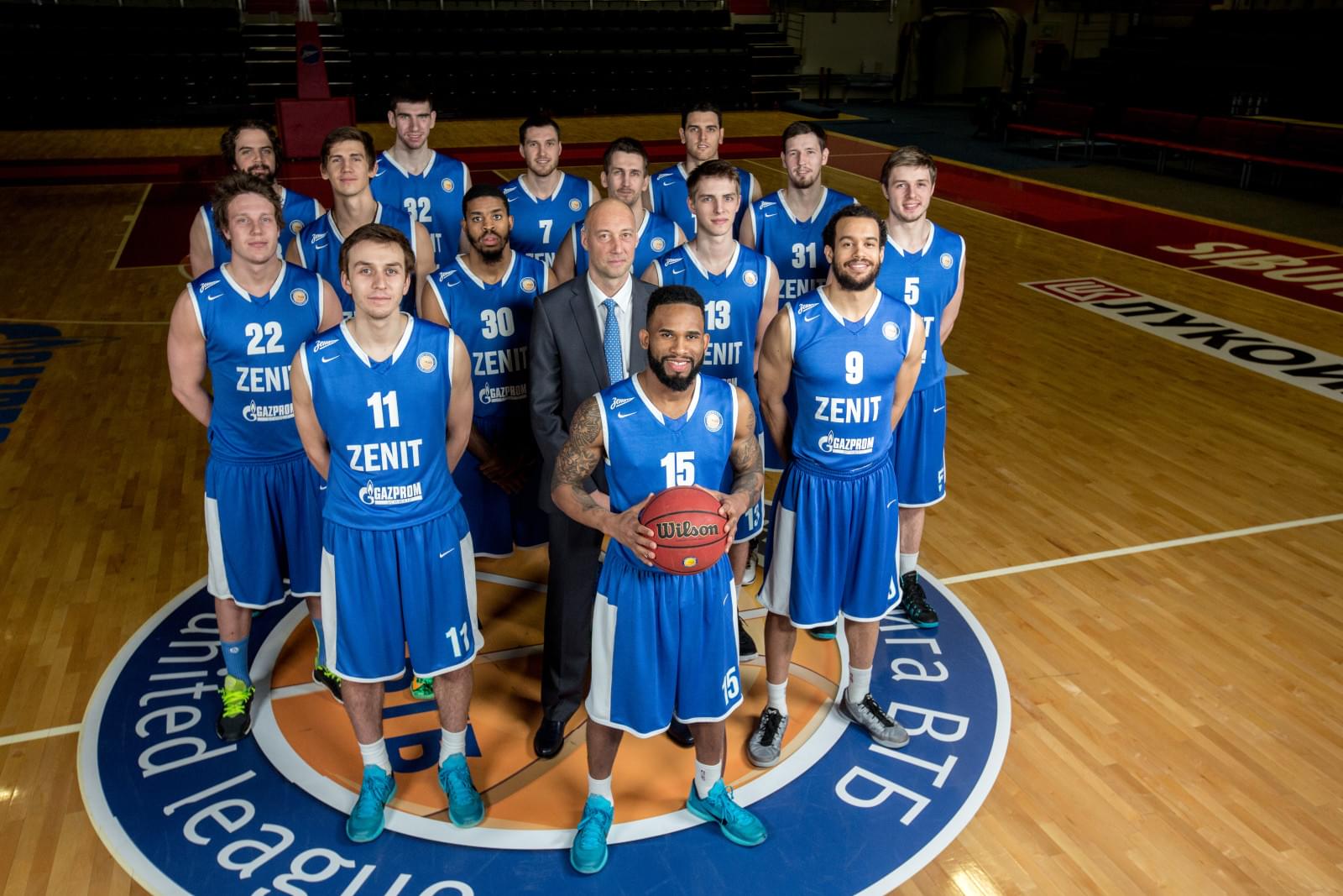 Общекомандная фотосессия основного состава БК «Зенит»
