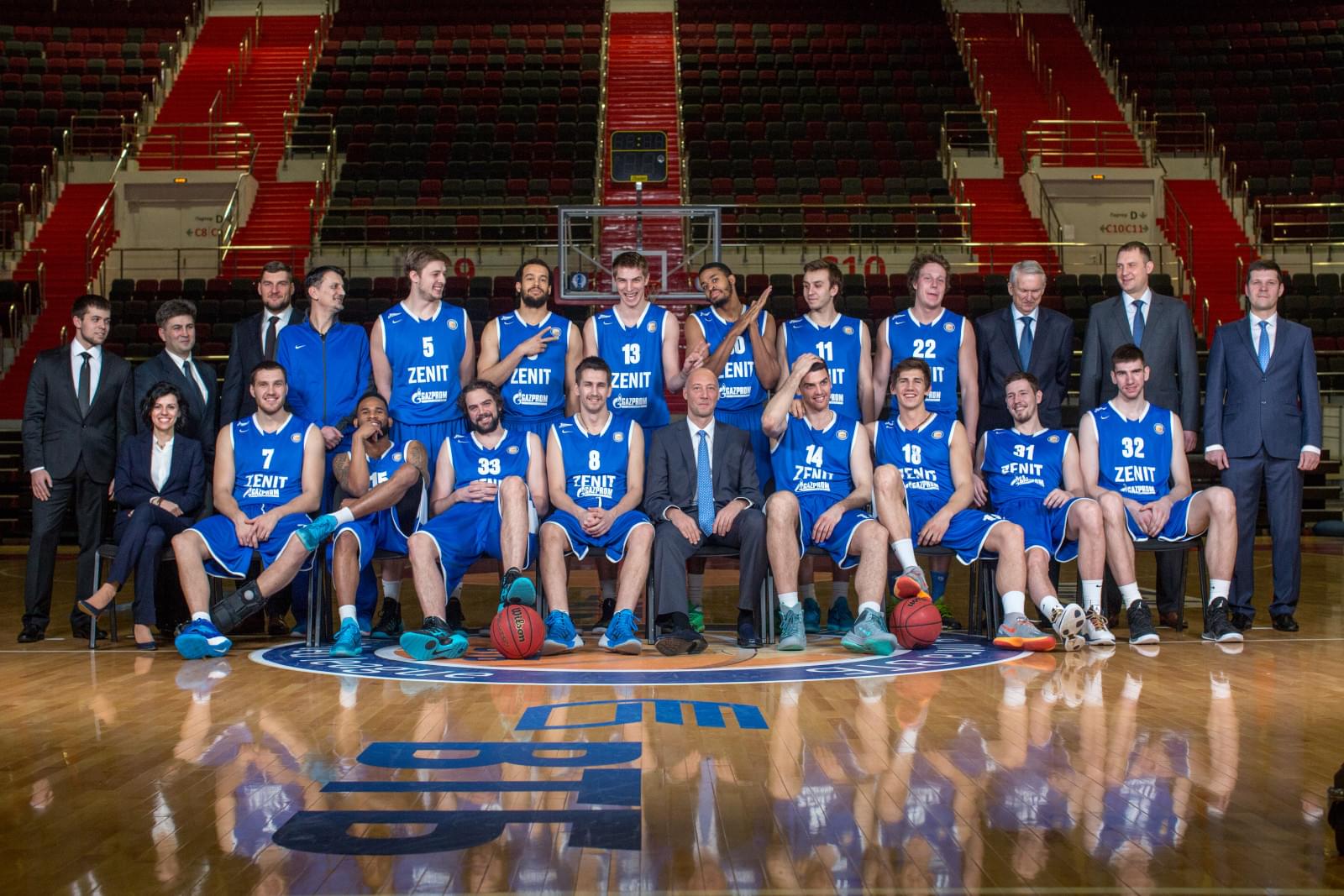 Общекомандная фотосессия основного состава БК «Зенит»