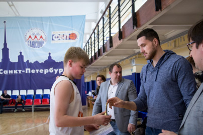 Форвард БК «Зенит» Андрей Кощеев принял участие в церемонии награждения баскетбольного турнира «Белые Ночи»