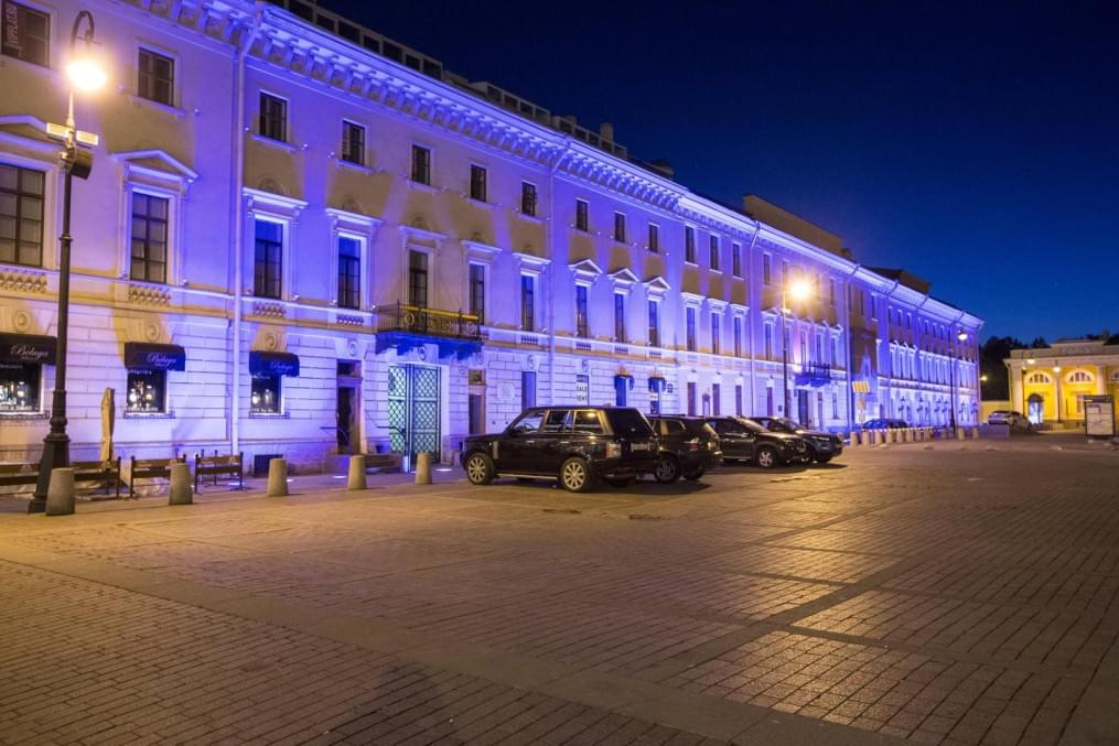 Северная столица на одну ночь превратится в сине-бело-голубой город