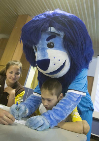 Голубой Лев посетил детский лагерь в Ольгино